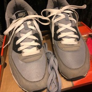 Nike Air Max Men’s Size 10, Gray